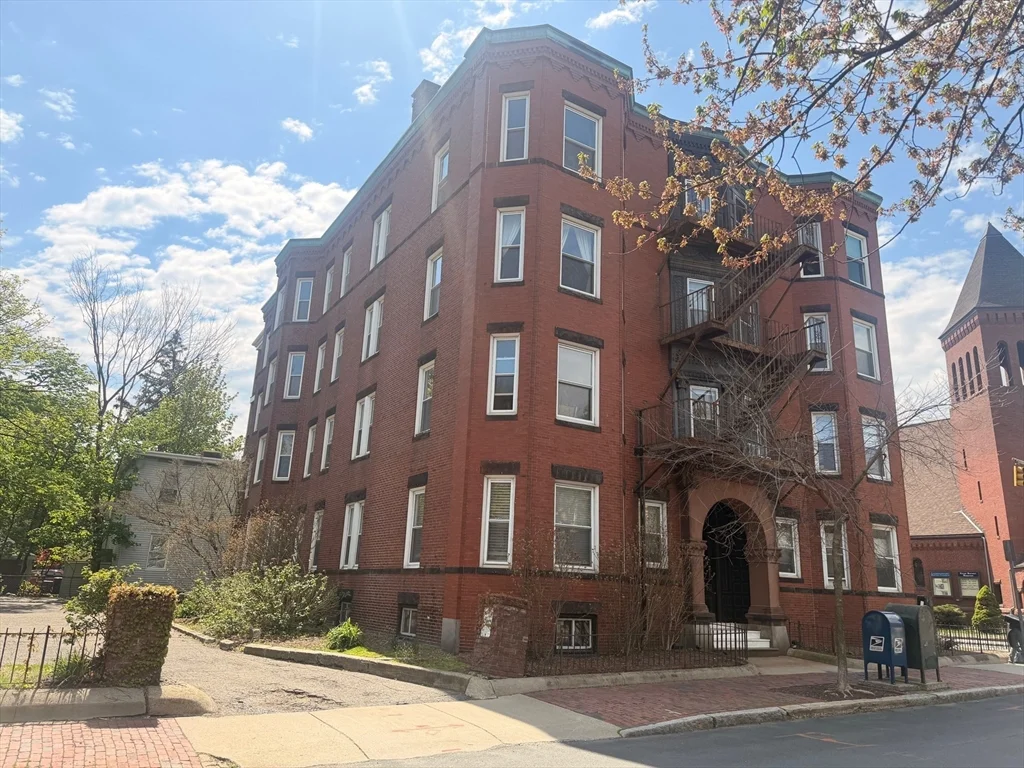 128 Magazine St, Cambridgeport