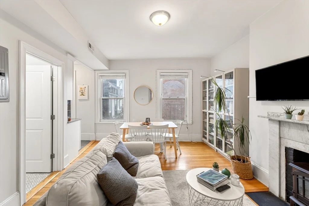 62 West Cedar St, Beacon Hill