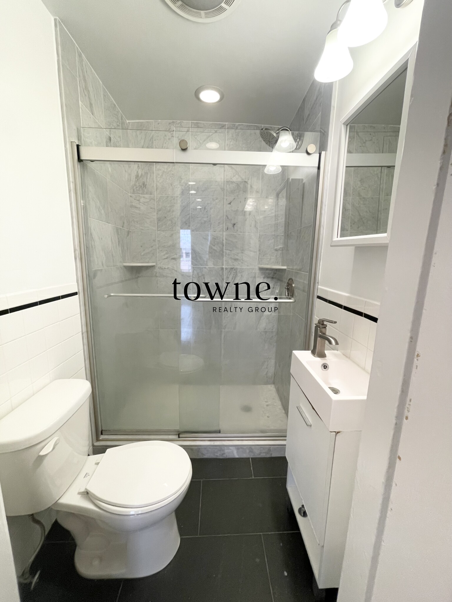 225 Newbury St, Back Bay