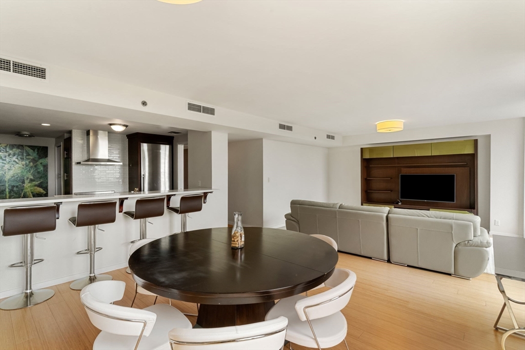 975 Memorial Dr, Harvard Square