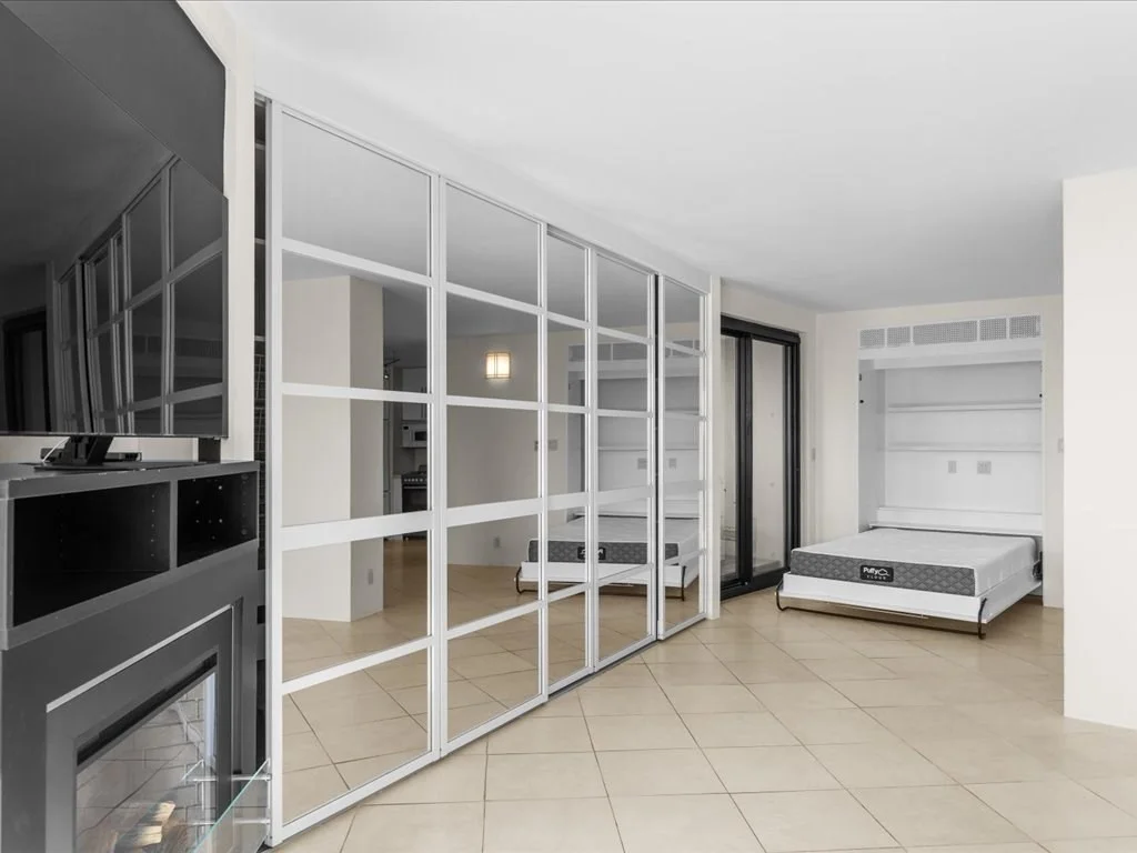 65 E India Row, Waterfront