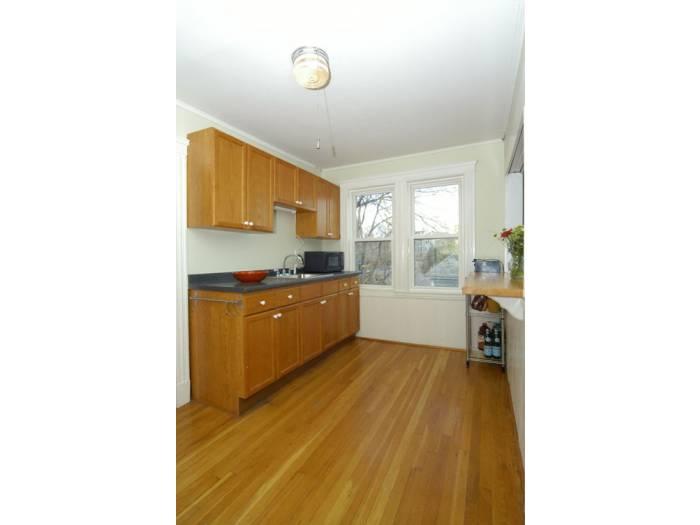 15 Adelaide St, Jamaica Plain