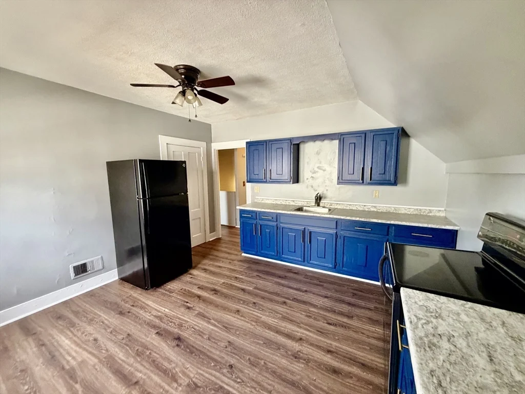 86 Maplewood Ave, Gloucester