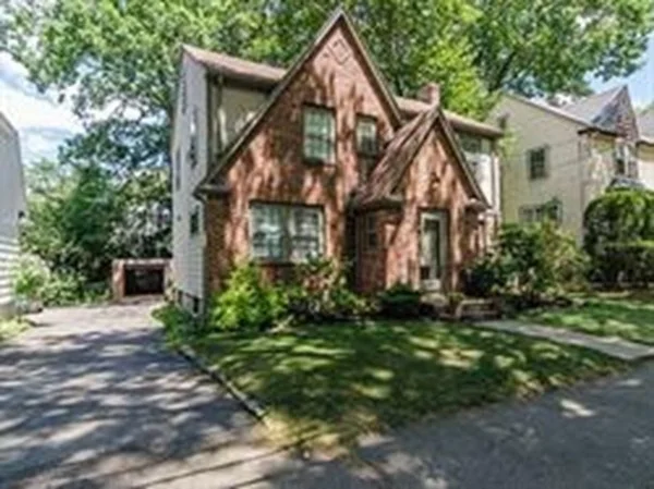 381 Vfw Pkwa, Chestnut Hill