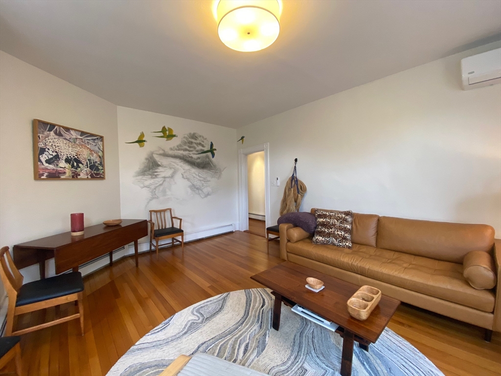 90 Robbins Rd, Arlington Heights