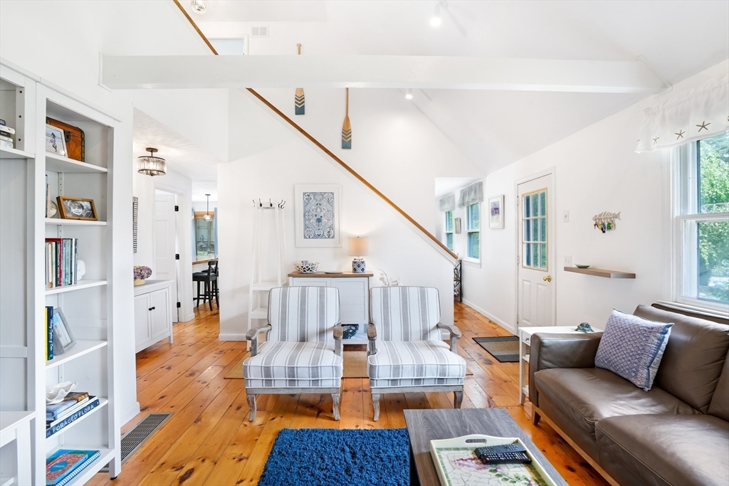 155 Skiff Ave, Tisbury