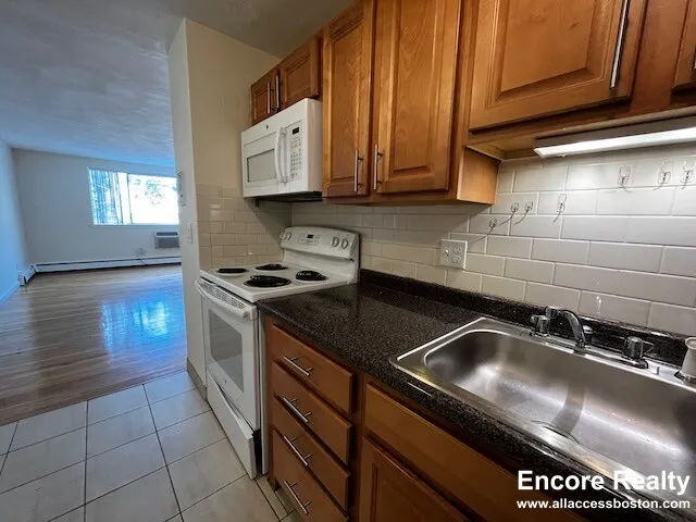 88 Gardner St, Allston