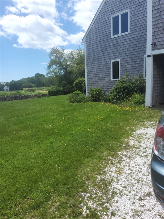 588 River Rd, Acoaxet