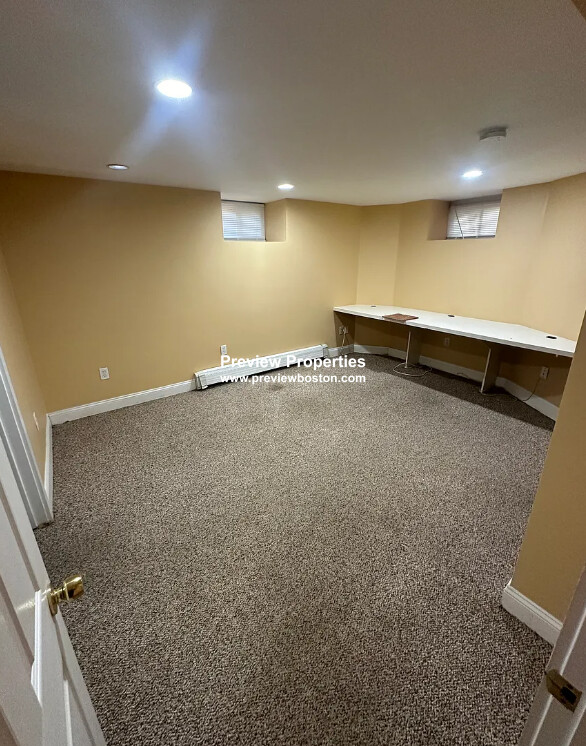 28 Montfern Ave, Oak Square