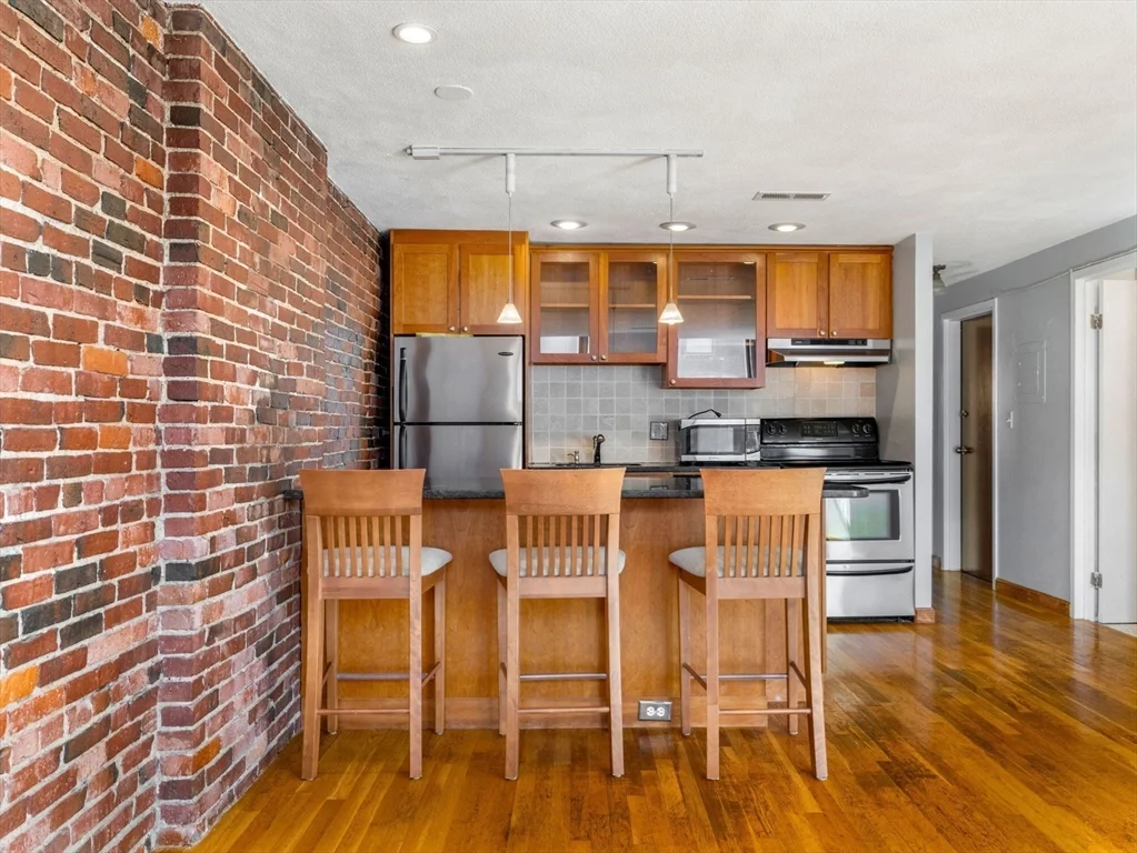 386 Commercial St, North End