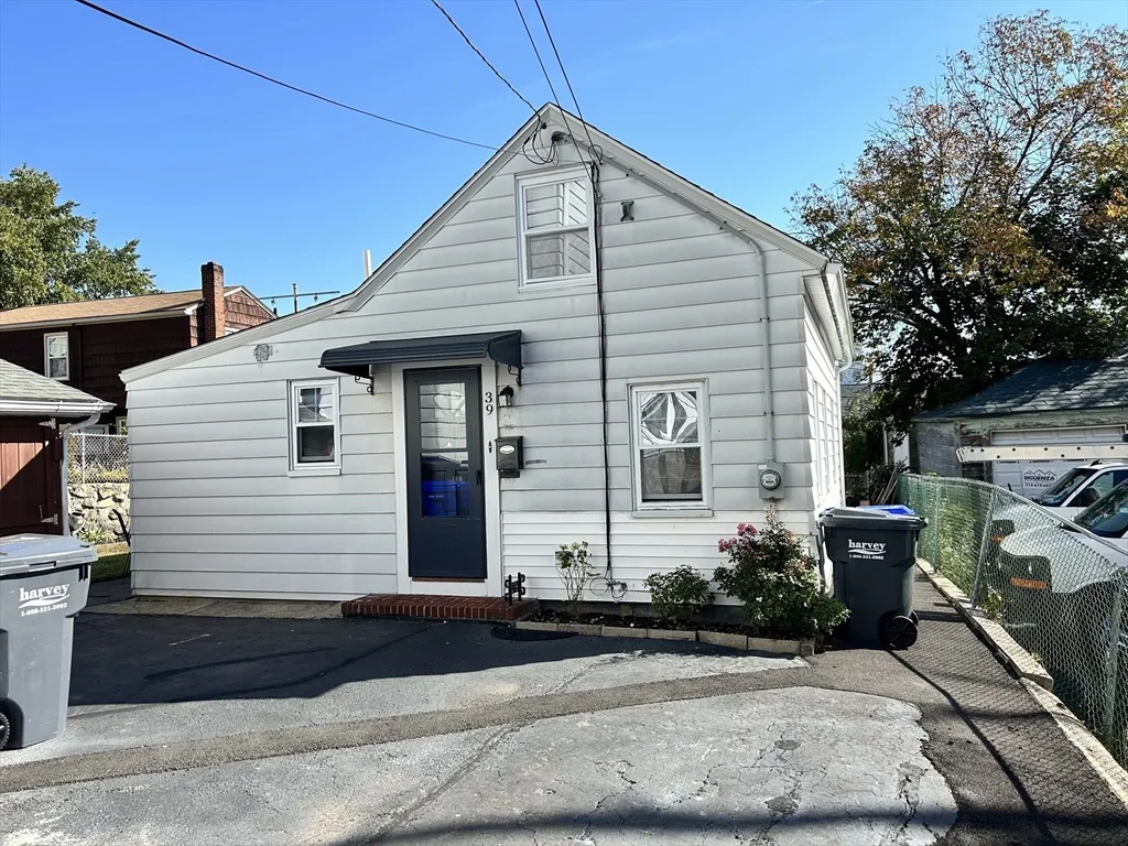 39 School St, Milford