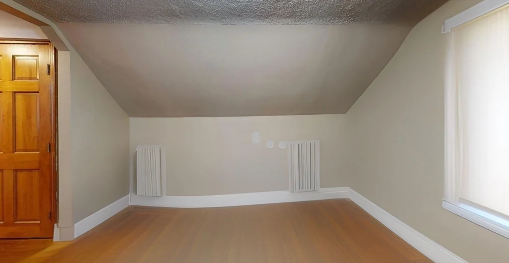 16 Templeton Pkwy, East Watertown