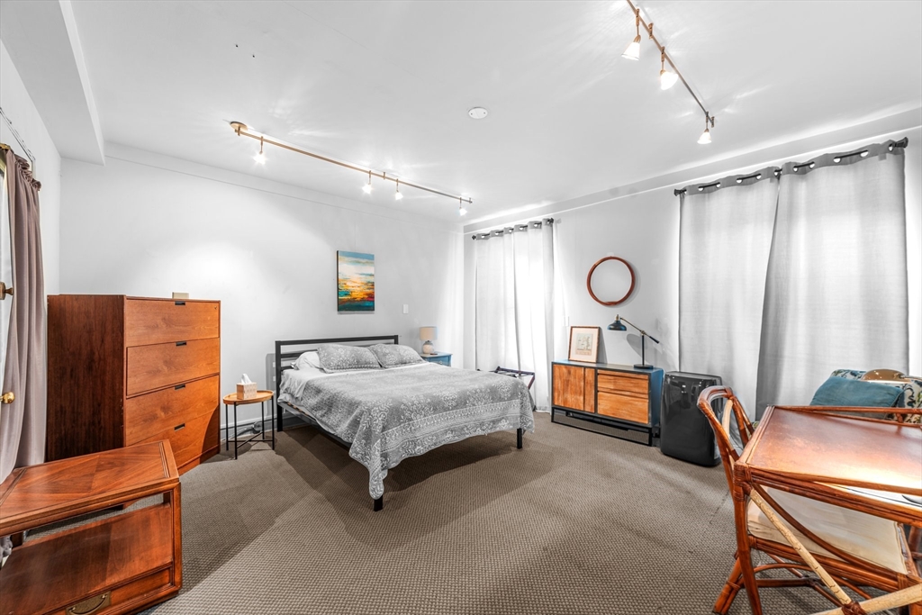 49 Charles St, Beacon Hill