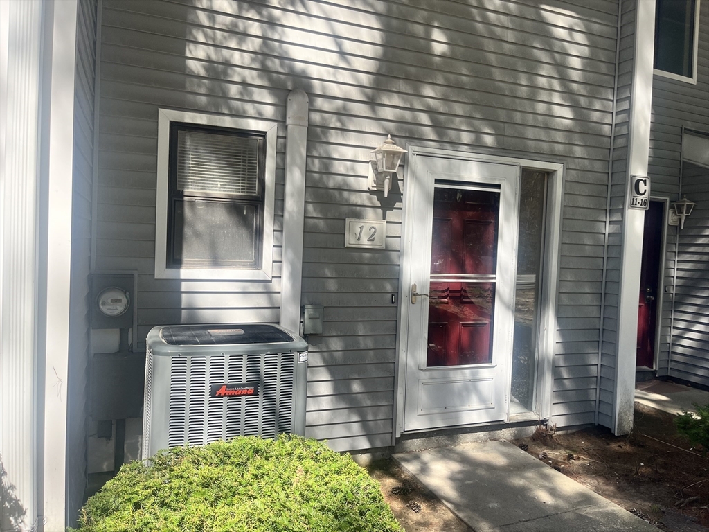 555 Russell Rd, Westfield