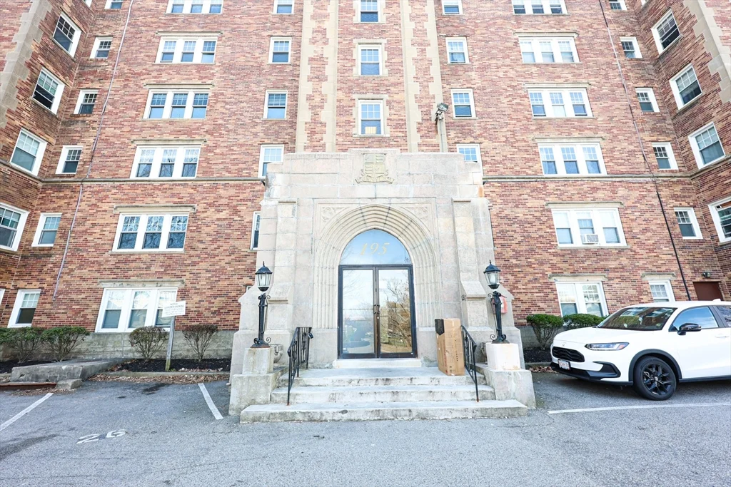 195 Thomas Burgin Pkwy, Quincy