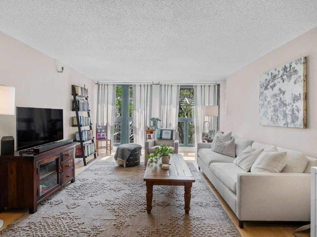 42 8th St, Charlestown