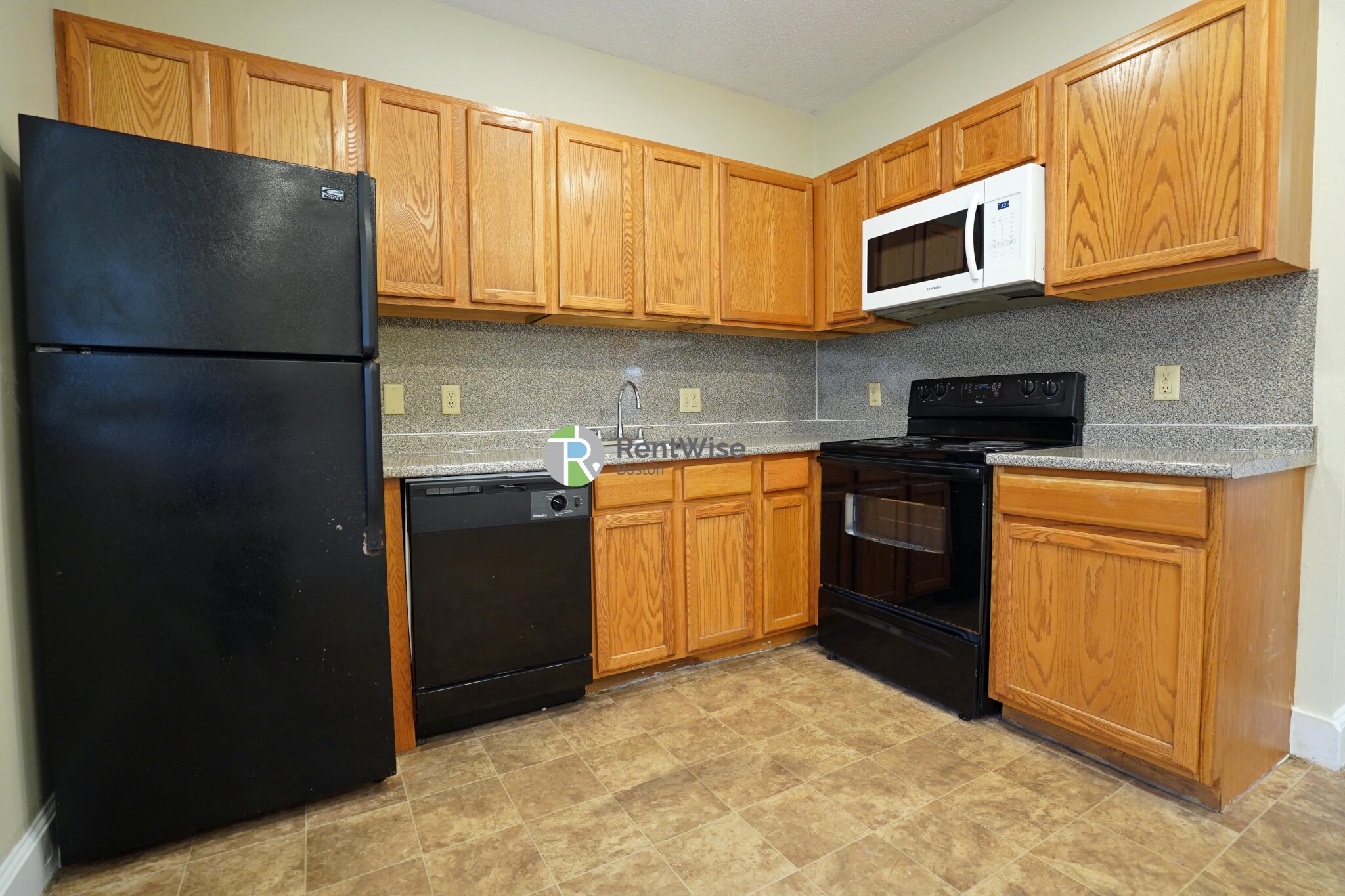 82 Robbins Pl, South Side