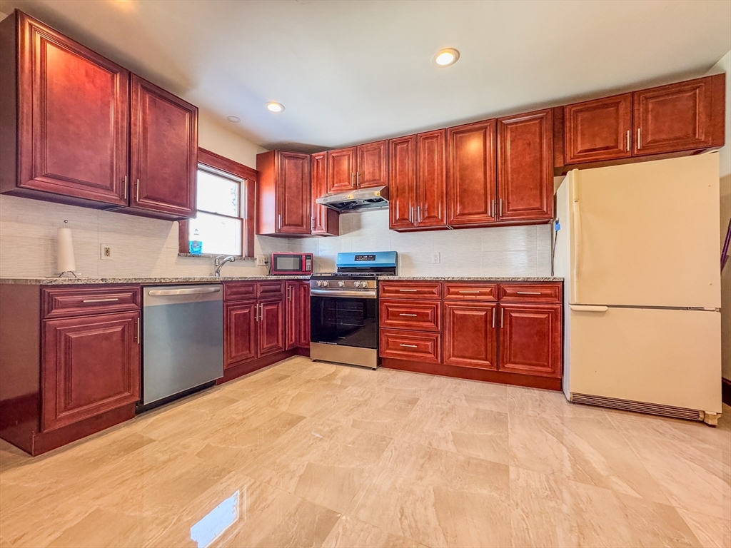 18 Albion Rd, Quincy