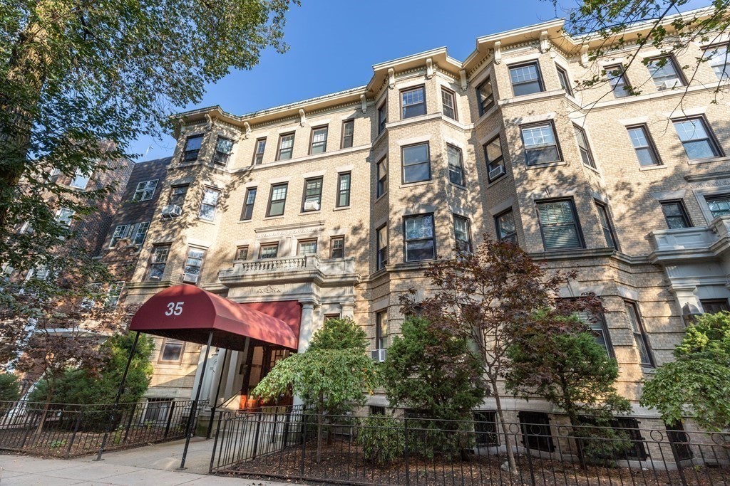 35 Queensberry St, Fenway