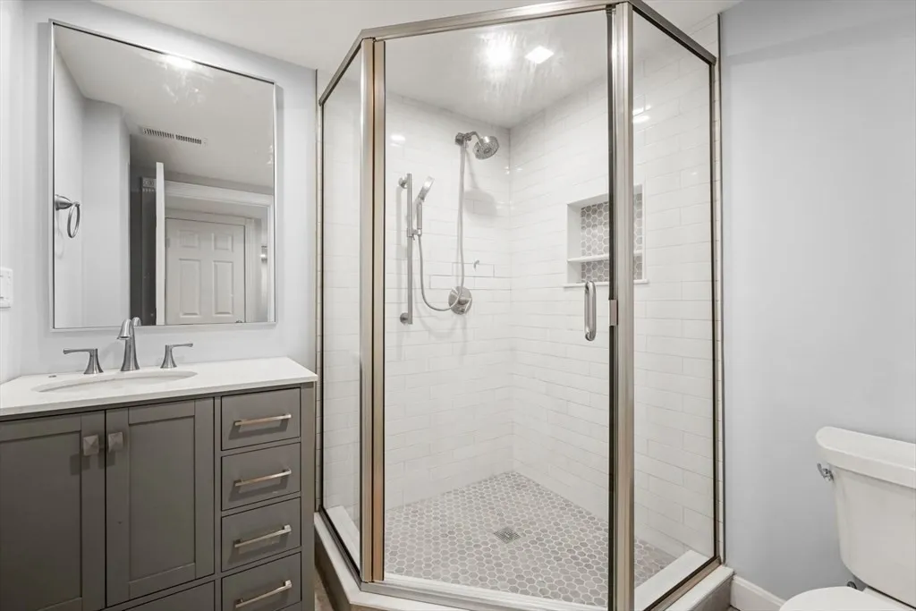 71 Old Harbor St, South Boston