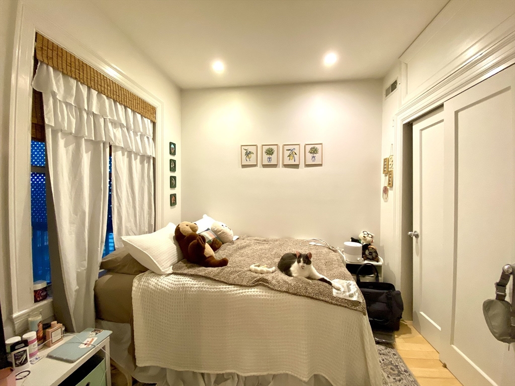 3 Leeds St, South Boston