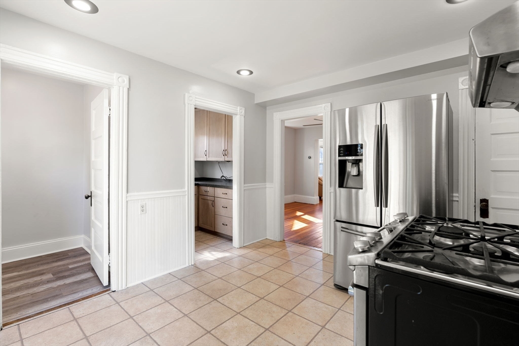 3 Clifford Ave, Beverly