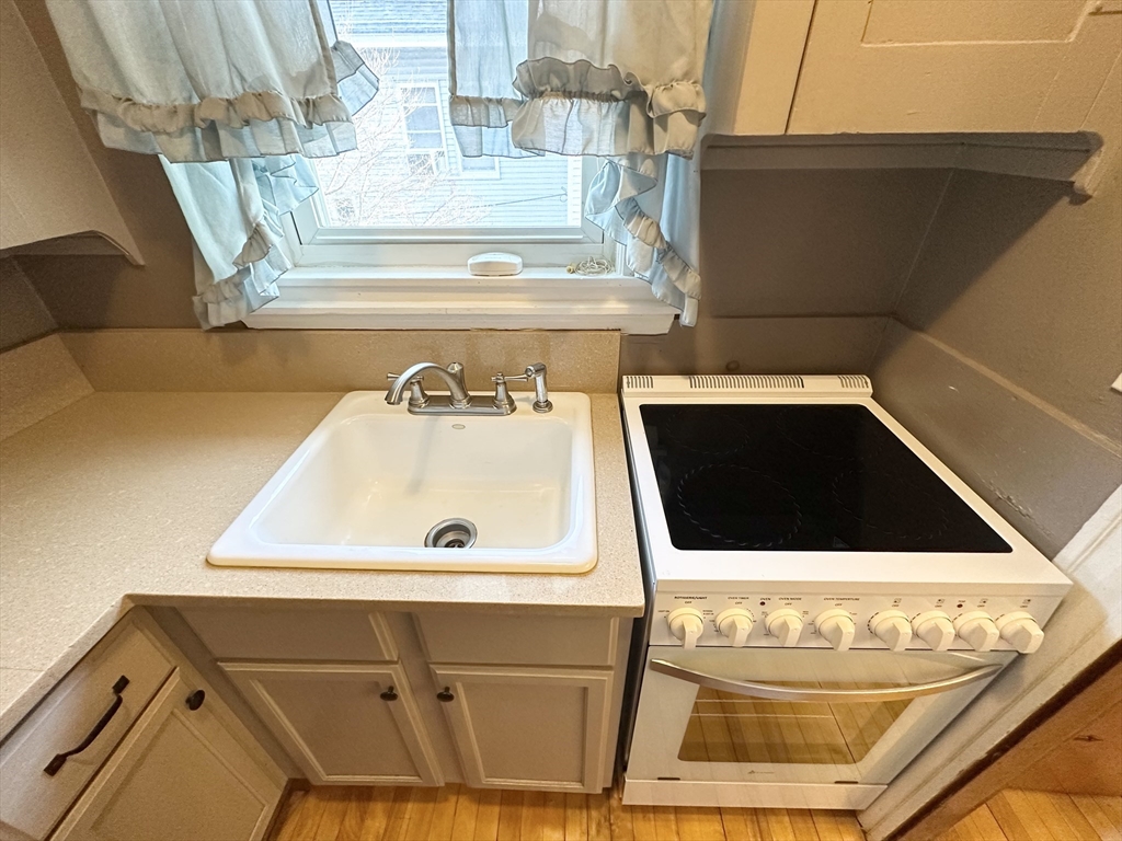 92 Everett St, South Lawrence