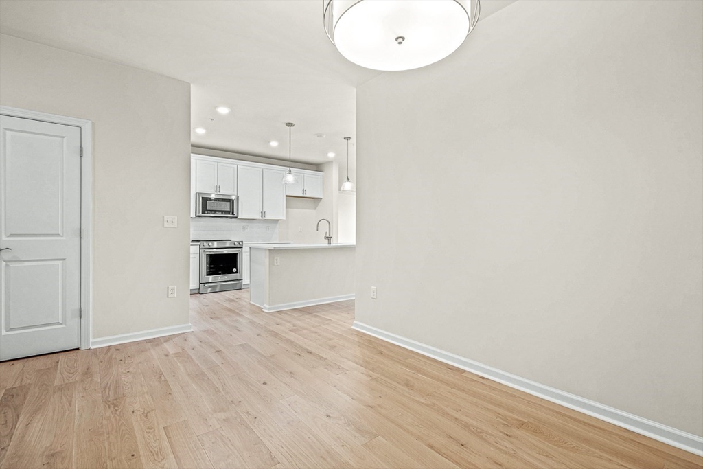 2 Stratton Dr, Woburn