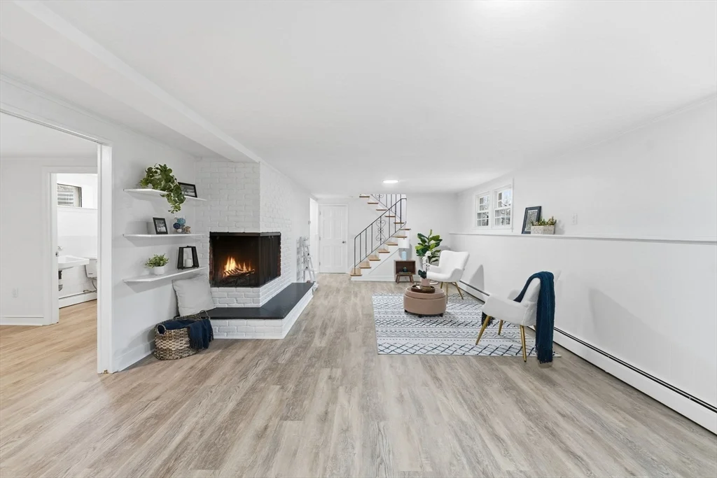 38 Juniper Ln, Holden