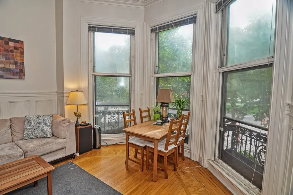 327 Commonwealth Ave, Back Bay