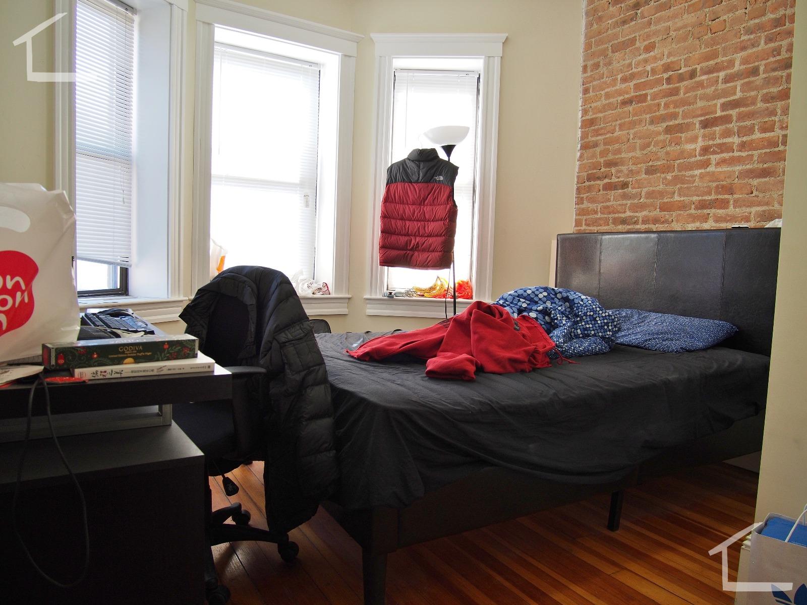 887 Huntington Ave, Mission Hill