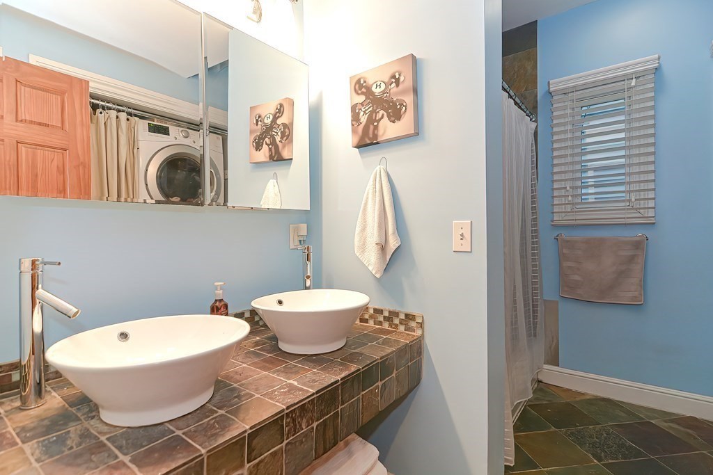 176 Hillside St, Mission Hill