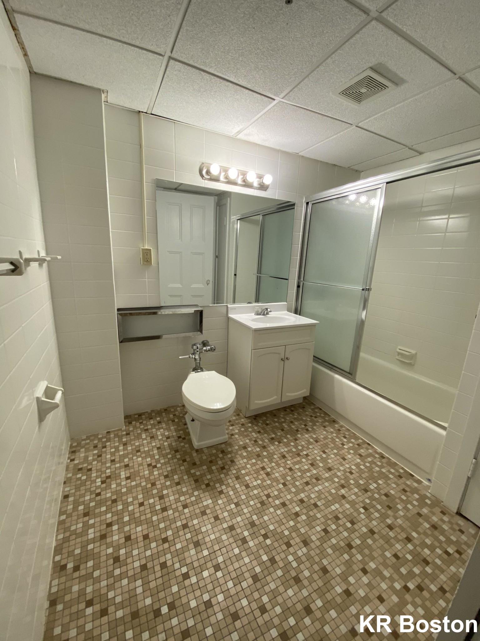 Studio bed, 1 bath apartment for rent at 62 Boylston St Unit 506, Back Bay — photo 2 of 3