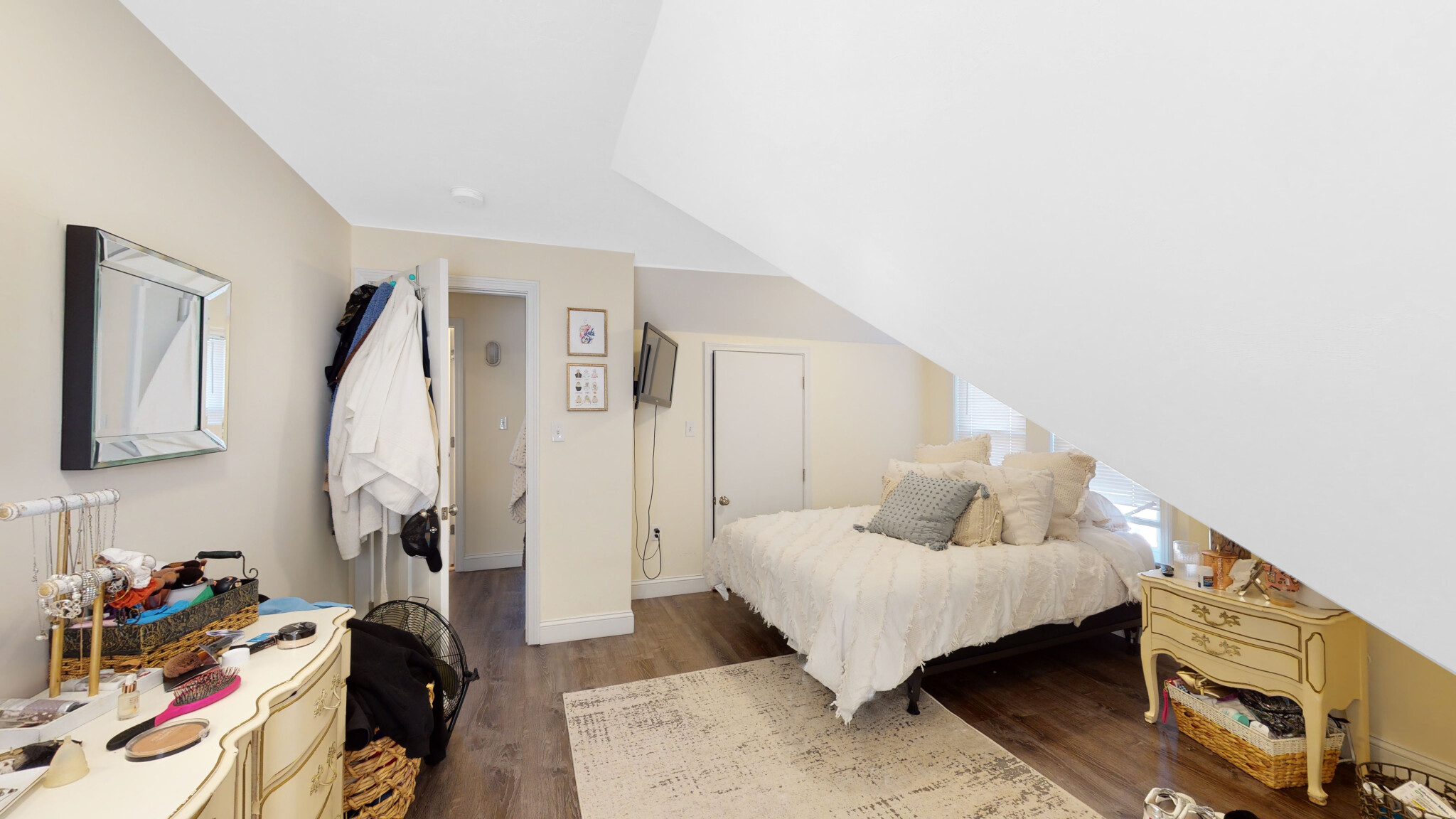 5 bed, 2.5 bath apartment for rent at 62 Saunders St, Unit 0., Allston — photo 4 of 5