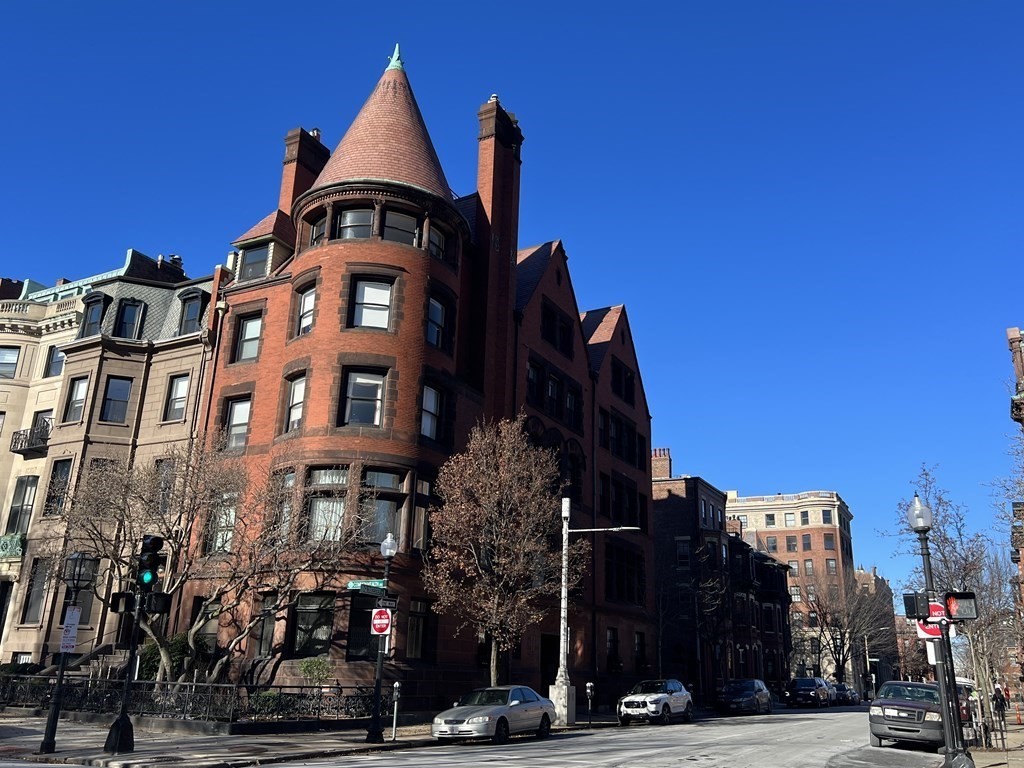 1 bed, 1 bath apartment for rent at 20 Gloucester St Unit B, Back Bay — photo 2 of 6
