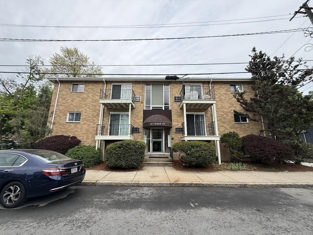 87 Cedar St, Malden