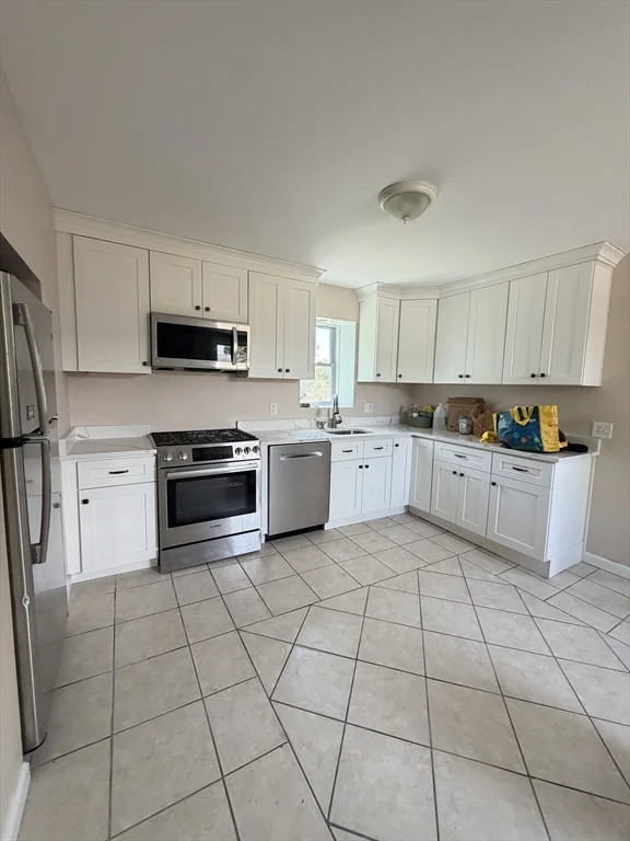 6 Edwards Pl, Chelmsford