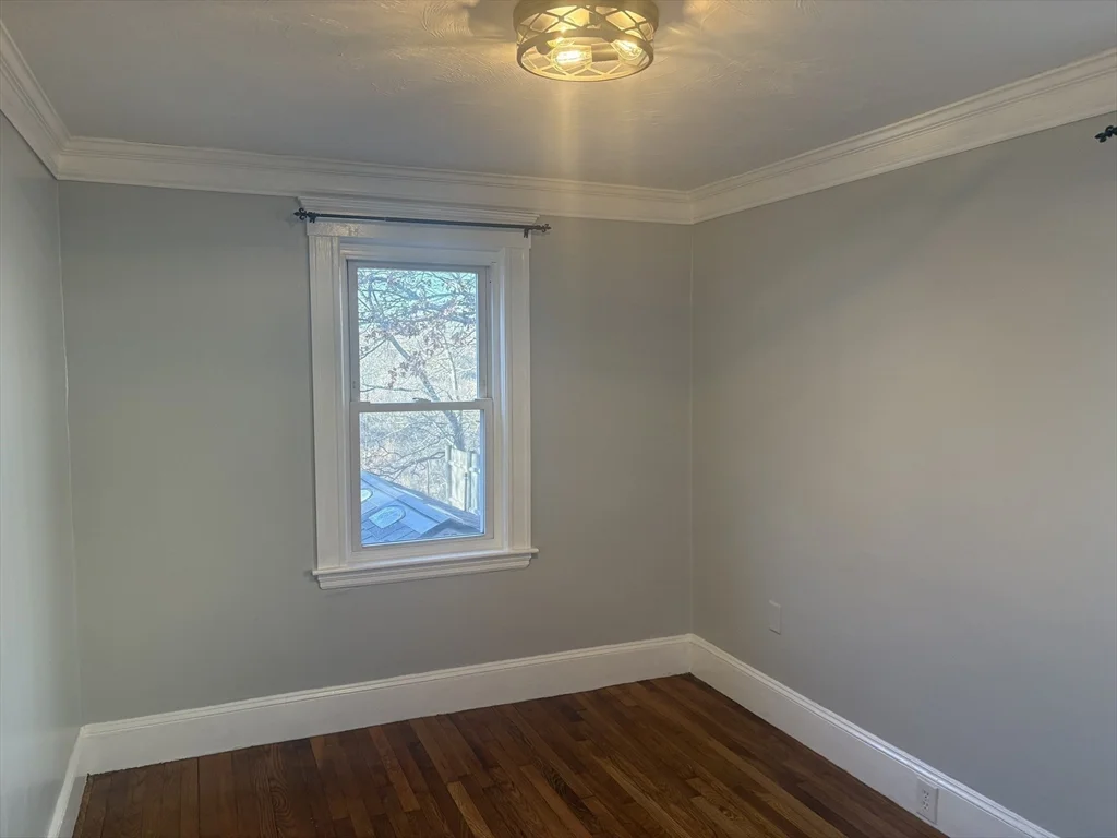 16 Orleans Rd, Weymouth