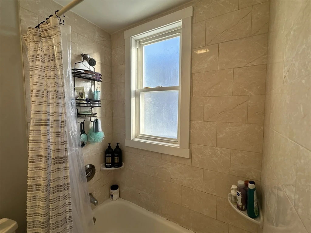 332 Main St, Everett