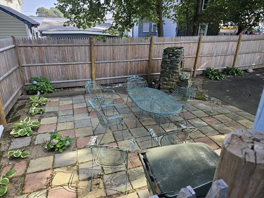 44 Chestnut St, Marlborough