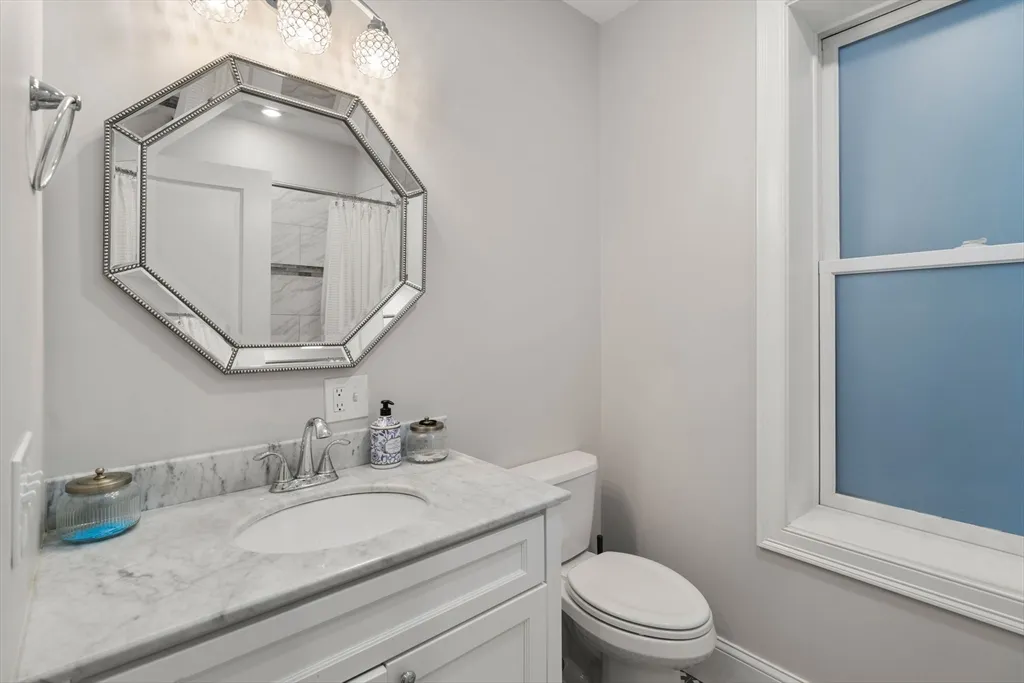 338 Meridian St, Central Square