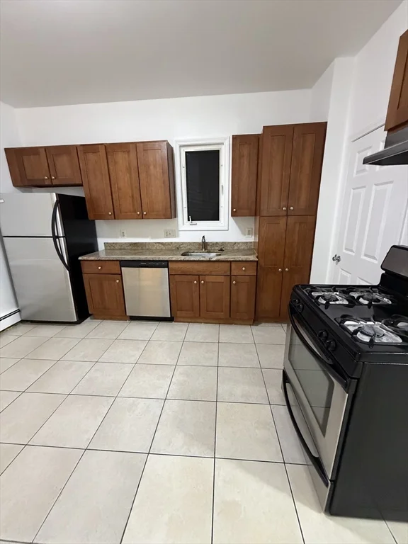 522 Saratoga St, East Boston