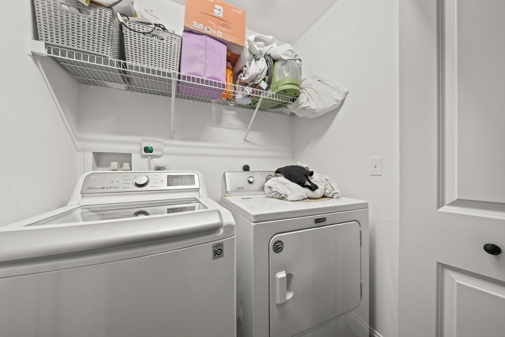 8 Old Field Way, Lakeville