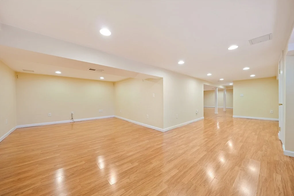 28 Mansfield Rd, Wellesley