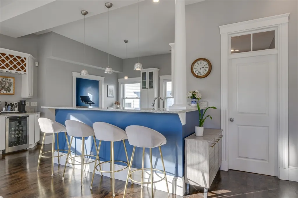 41 Farragut Rd, South Boston