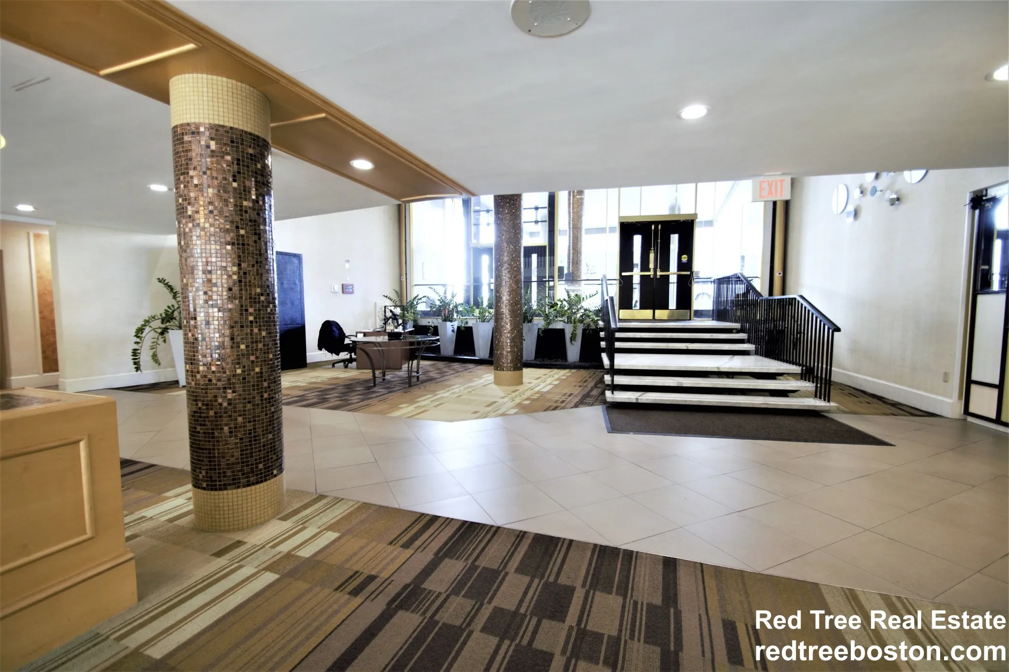 101 Monmouth Ct, Longwood