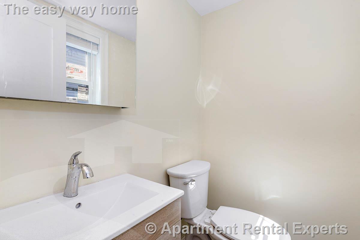 70-72 Stanley Ave, Tufts