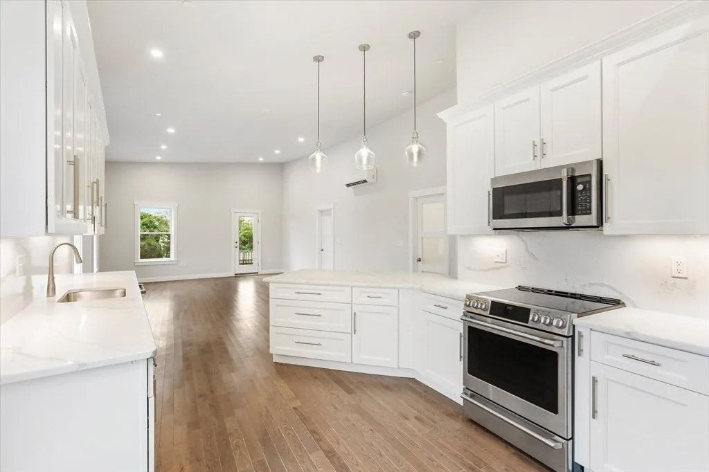 30 Main St, Tufts University