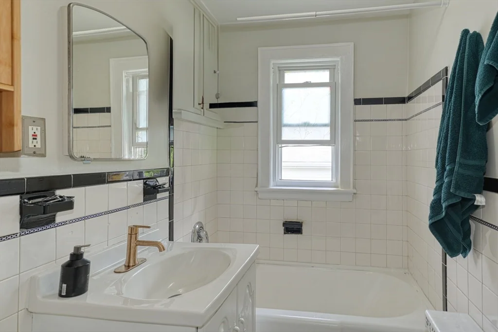 620 Main St, Watertown