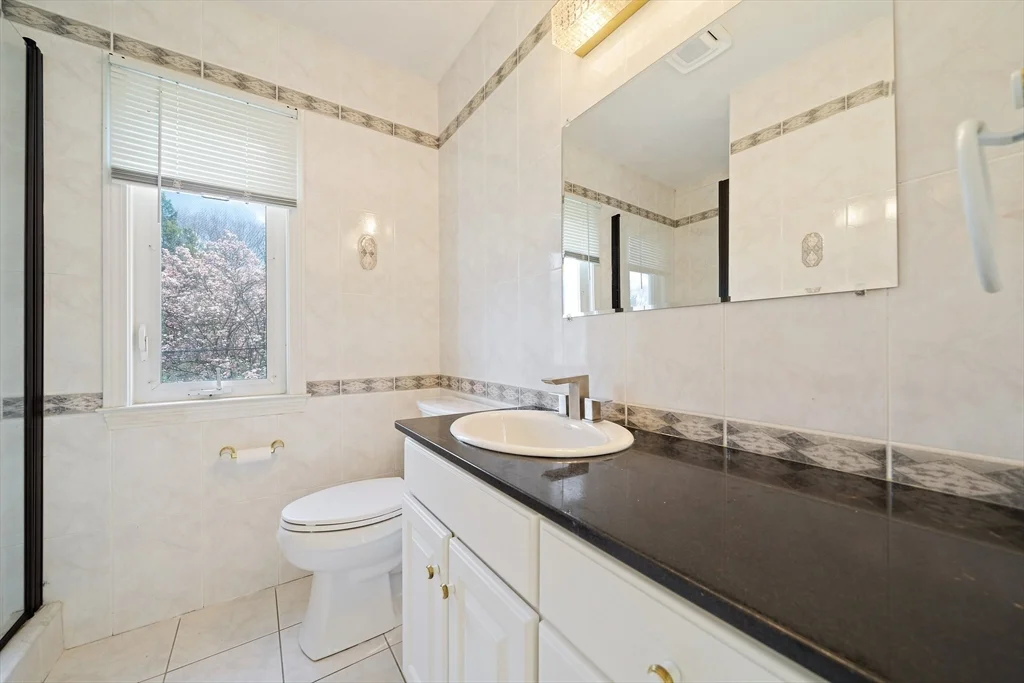 28 Mansfield Rd, Wellesley